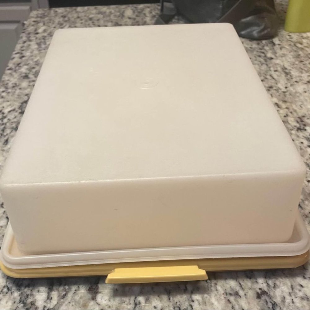 7 piece vintage tupperware set
